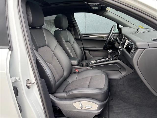 2023 Porsche Macan Base