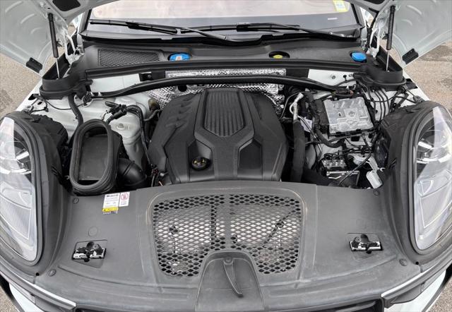 2023 Porsche Macan Base