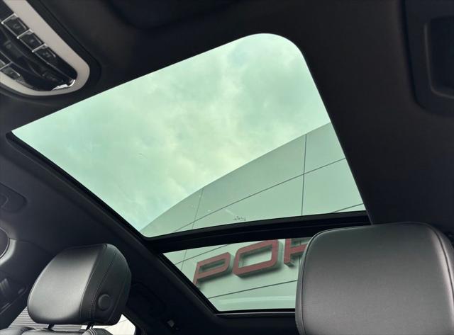 2023 Porsche Macan Base