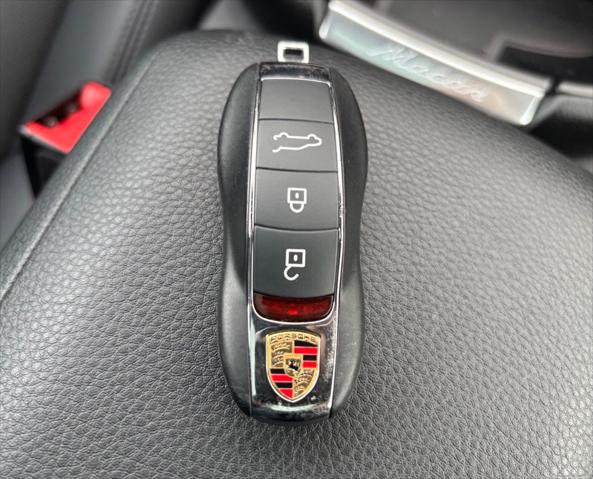 2023 Porsche Macan Base