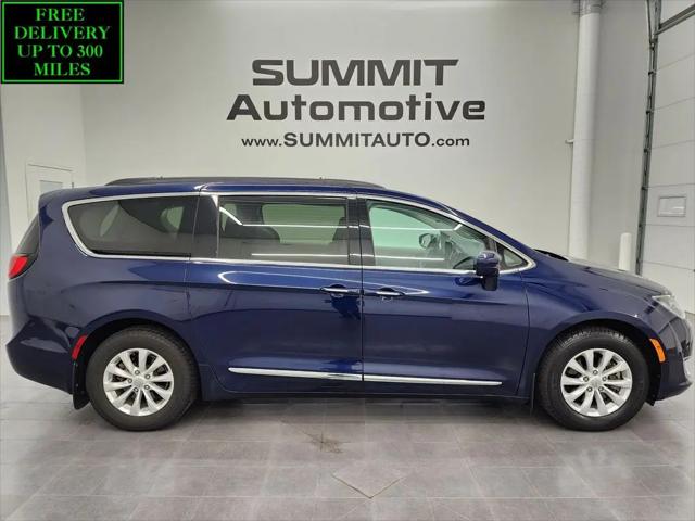 2017 Chrysler Pacifica Touring-L for sale in Fond Du Lac, WI