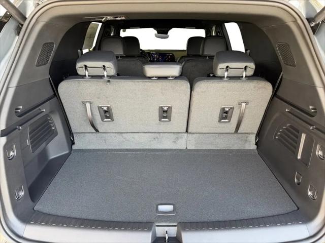 2027 Chevrolet Traverse FWD LT