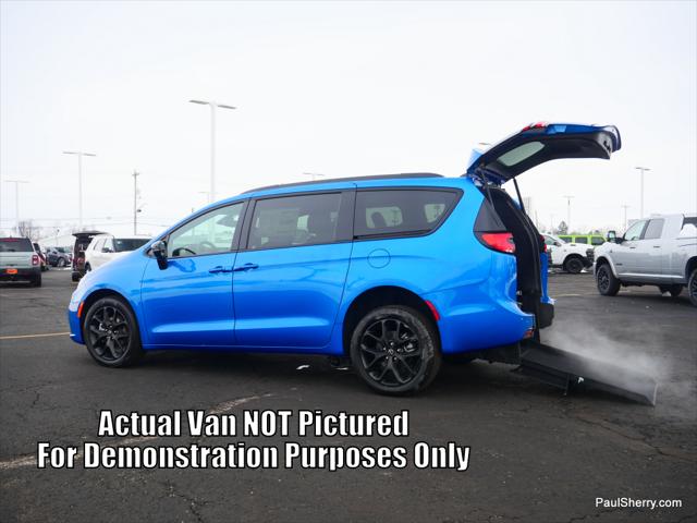 2027 Chrysler Pacifica PACIFICA SELECT
