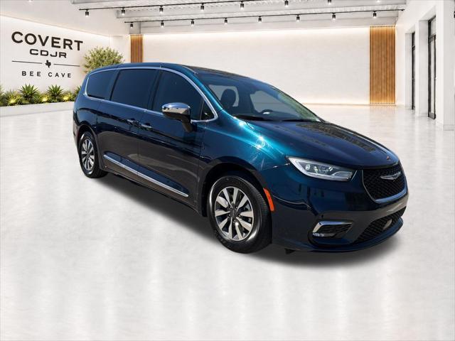 2023 Chrysler Pacifica Hybrid Limited for sale in Austin, TX
