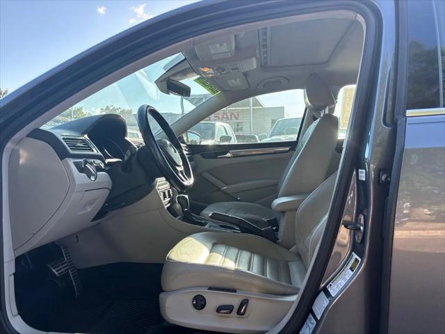 2017 Volkswagen Passat 1.8T SEL Premium 2017 Volkswagen Passat 1.8T SEL Premium