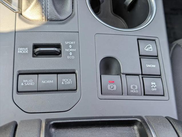 2025 Toyota Highlander LE