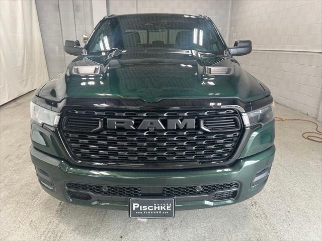2026 RAM 1500 RAM 1500 EXPRESS CREW CAB 4X4 57 BOX