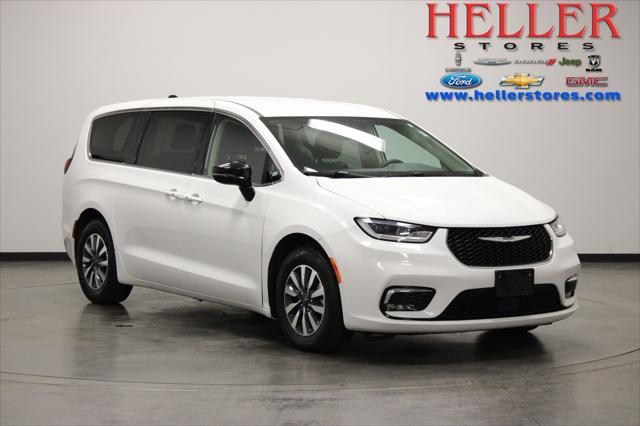 2024 Chrysler Pacifica Hybrid Select for sale in Pontiac, IL
