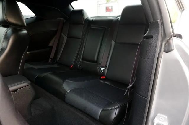 2016 Dodge Challenger SXT Plus