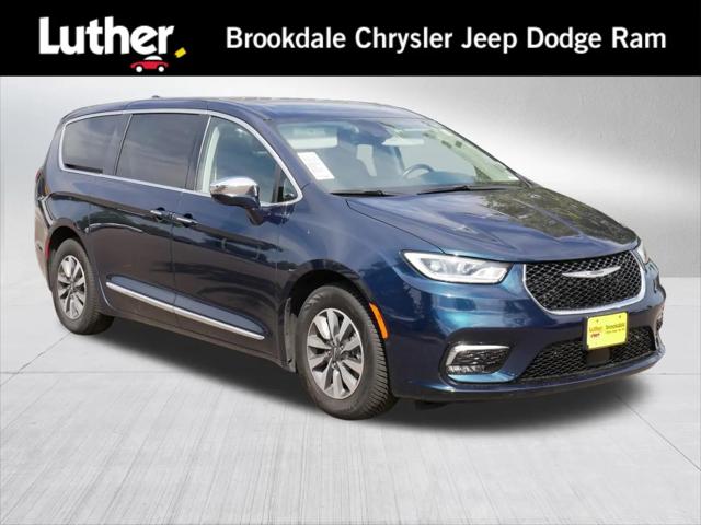 2022 Chrysler Pacifica Hybrid Limited for sale in Brooklyn Park, MN