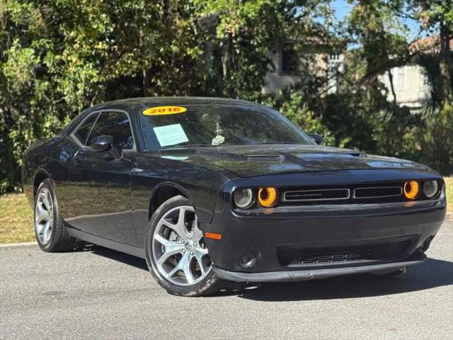 2016 Dodge Challenger SXT Plus