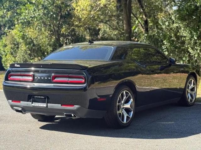 2016 Dodge Challenger SXT Plus