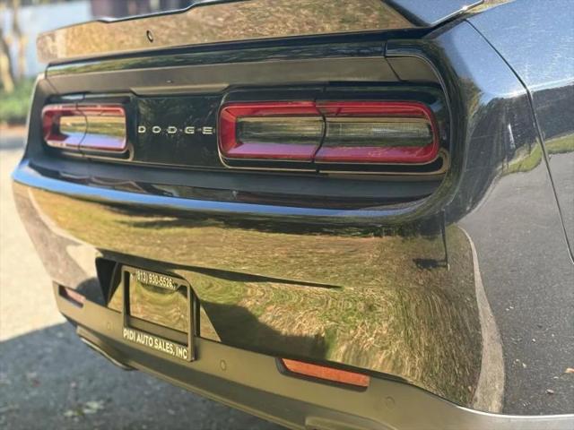 2016 Dodge Challenger SXT Plus