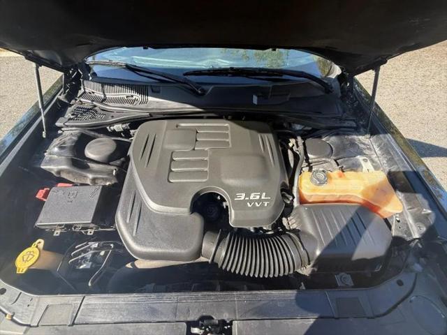 2016 Dodge Challenger SXT Plus