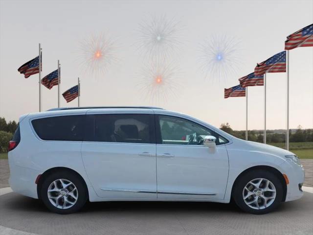 2020 Chrysler Pacifica Touring
