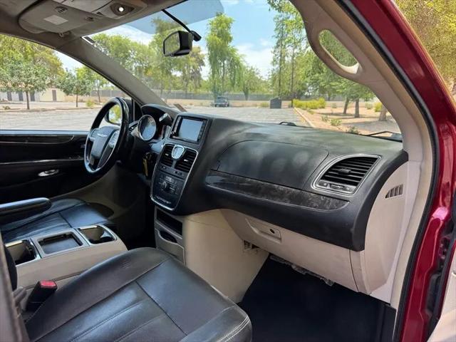 2015 Chrysler Town & Country Touring