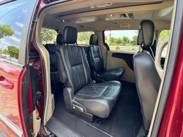 2015 Chrysler Town & Country Touring