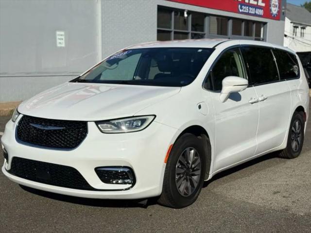 2022 Chrysler Pacifica Hybrid Touring L for sale in Philadelphia, PA