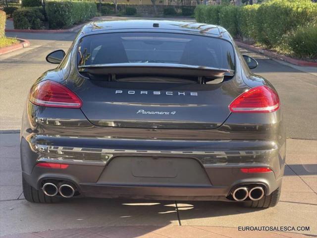 2016 Porsche Panamera 4