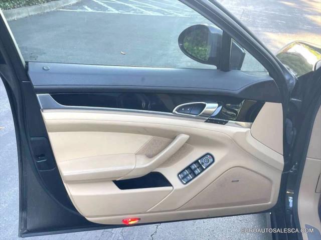 2016 Porsche Panamera 4