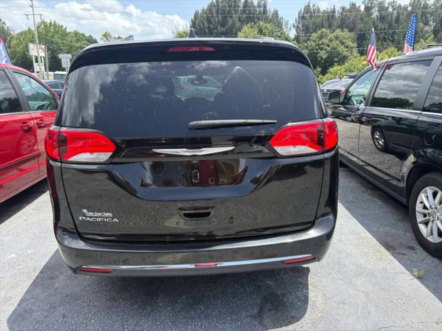 2017 Chrysler Pacifica Touring-L
