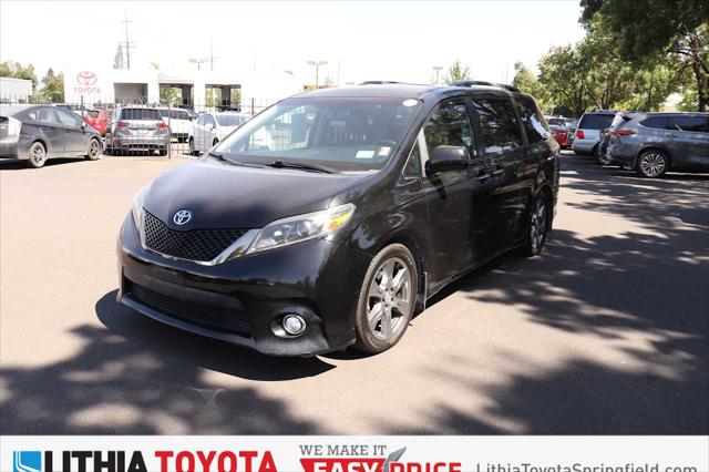 2017 Toyota Sienna SE 8 Passenger for sale in Springfield, OR