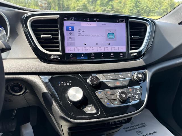 2025 Chrysler Pacifica Select