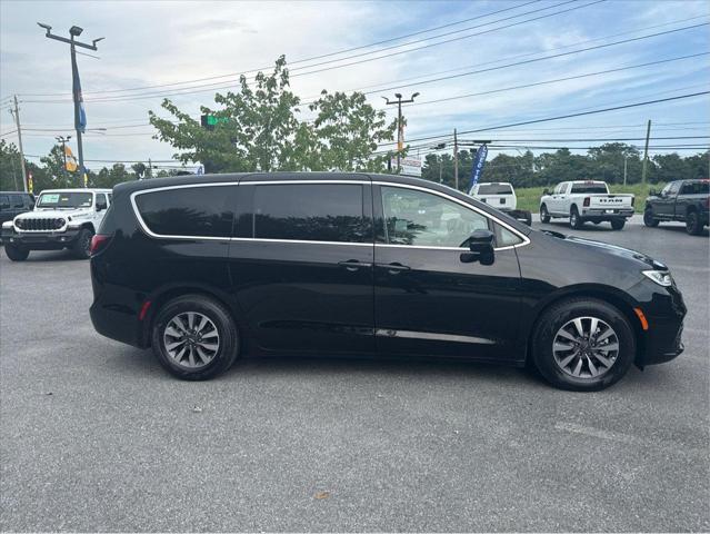 2024 Chrysler Pacifica Hybrid Select 2024 Chrysler Pacifica Hybrid Select