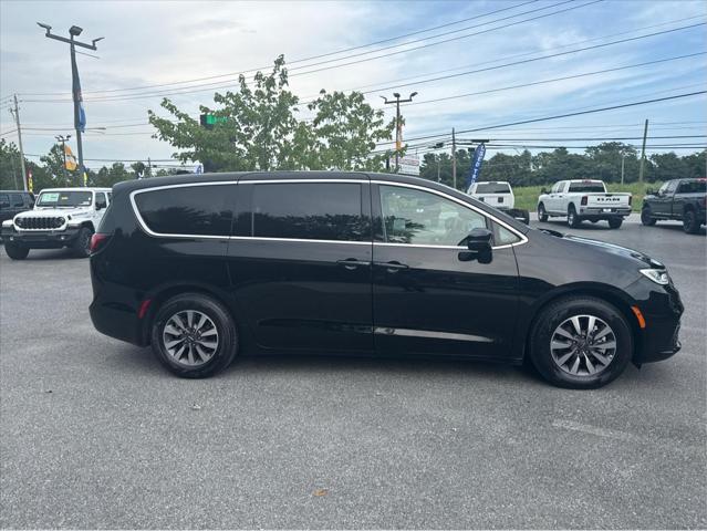 2024 Chrysler Pacifica Hybrid Select 2024 Chrysler Pacifica Hybrid Select
