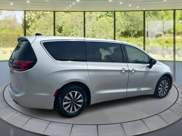 2024 Chrysler Pacifica Hybrid Select 2024 Chrysler Pacifica Hybrid Select