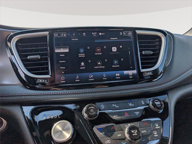 2027 Chrysler Pacifica Select