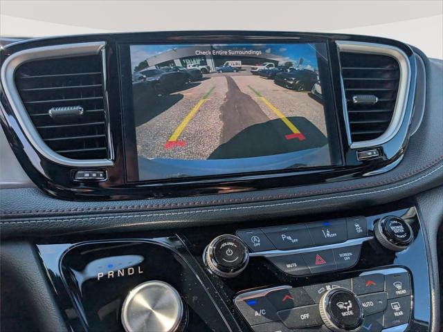 2027 Chrysler Pacifica Select