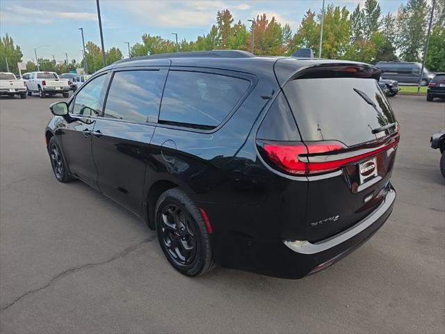 2023 Chrysler Pacifica Hybrid Limited