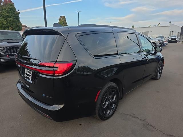 2023 Chrysler Pacifica Hybrid Limited