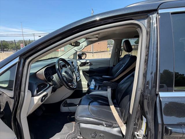 2017 Chrysler Pacifica Touring-L