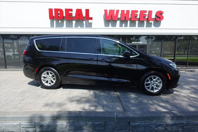2024 Chrysler Pacifica Touring L for sale in Sioux City, IA