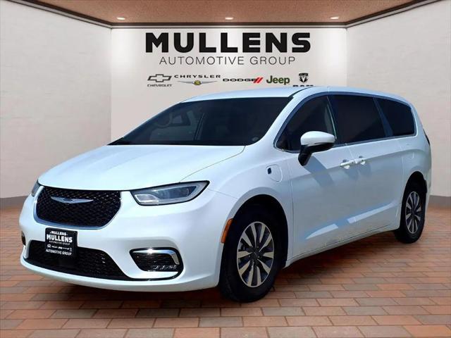 2023 Chrysler Pacifica Hybrid Touring L for sale in Checotah, OK
