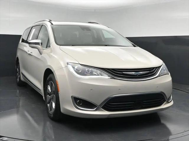 2017 Chrysler Pacifica Hybrid Platinum for sale in Somerset, KY