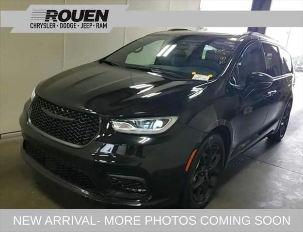 2025 Chrysler Pacifica Limited for sale in Woodville, OH