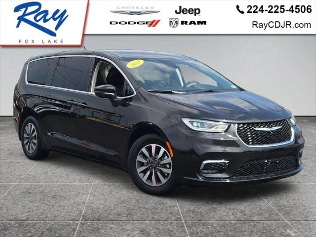 2023 Chrysler Pacifica Hybrid Touring L for sale in Fox Lake, IL