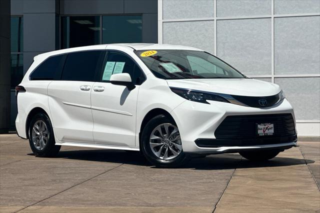 2024 Toyota Sienna LE