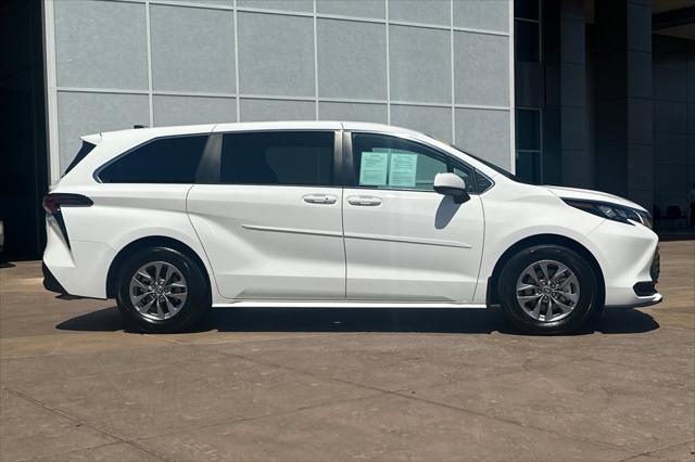2024 Toyota Sienna LE