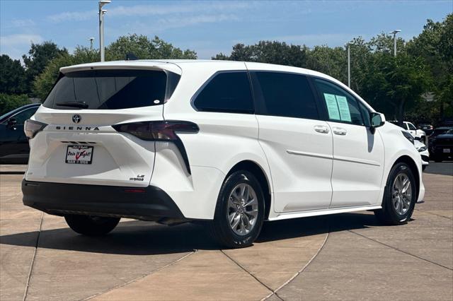 2024 Toyota Sienna LE
