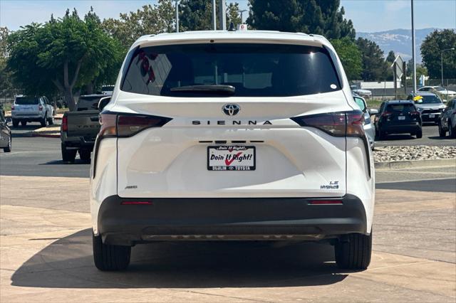 2024 Toyota Sienna LE