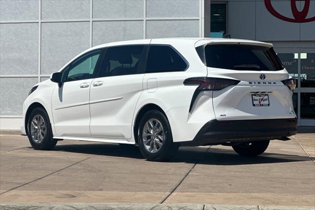 2024 Toyota Sienna LE