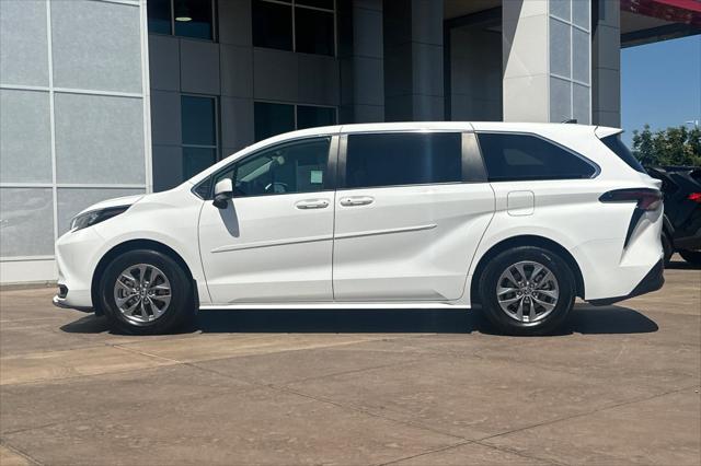 2024 Toyota Sienna LE