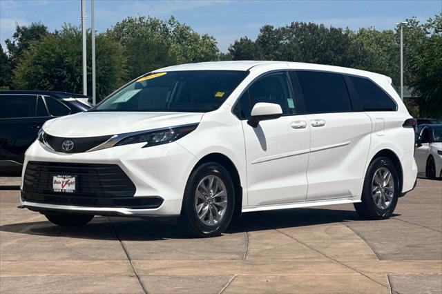 2024 Toyota Sienna LE