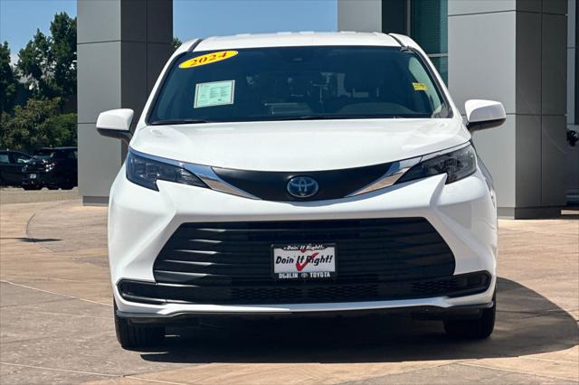 2024 Toyota Sienna LE