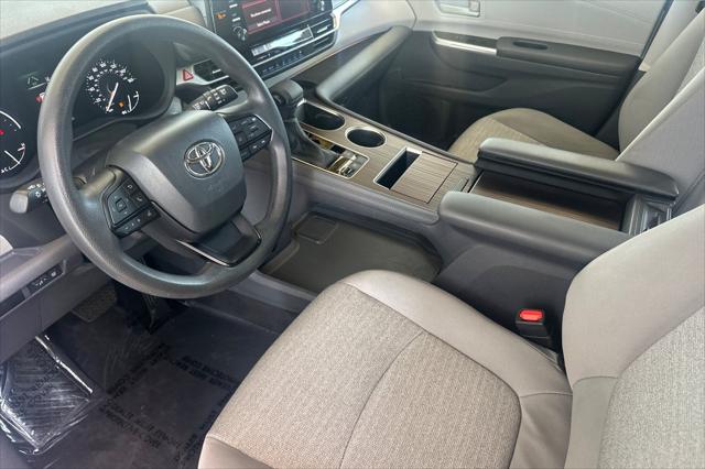 2024 Toyota Sienna LE