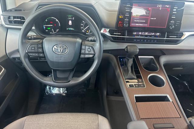 2024 Toyota Sienna LE